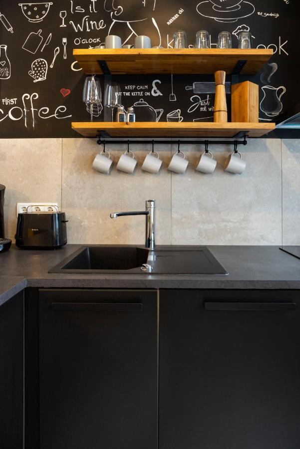 2br 2bthrms High Ceilings Brick Walls Style Apartm Apartment Berlin