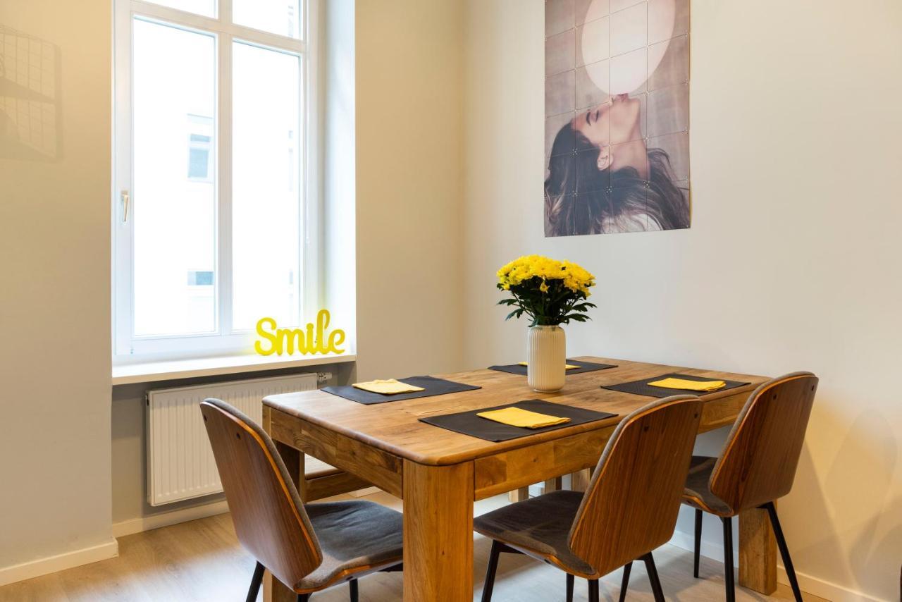 Apartment 2br 2bthrms High Ceilings Brick Walls Style Apartm *