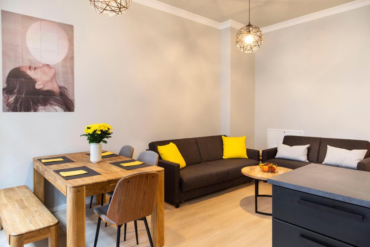 2br 2bthrms High Ceilings Brick Walls Style Apartm Apartment
