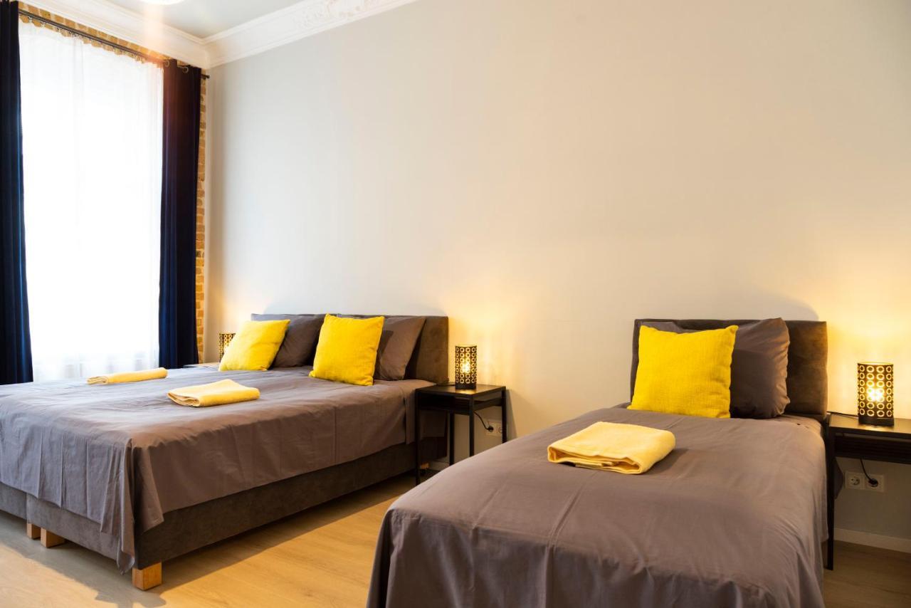 Apartment 2br 2bthrms High Ceilings Brick Walls Style Apartm Berlin