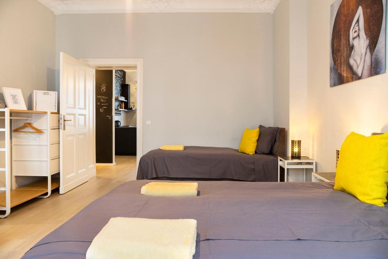 Apartment 2br 2bthrms High Ceilings Brick Walls Style Apartm Berlin
