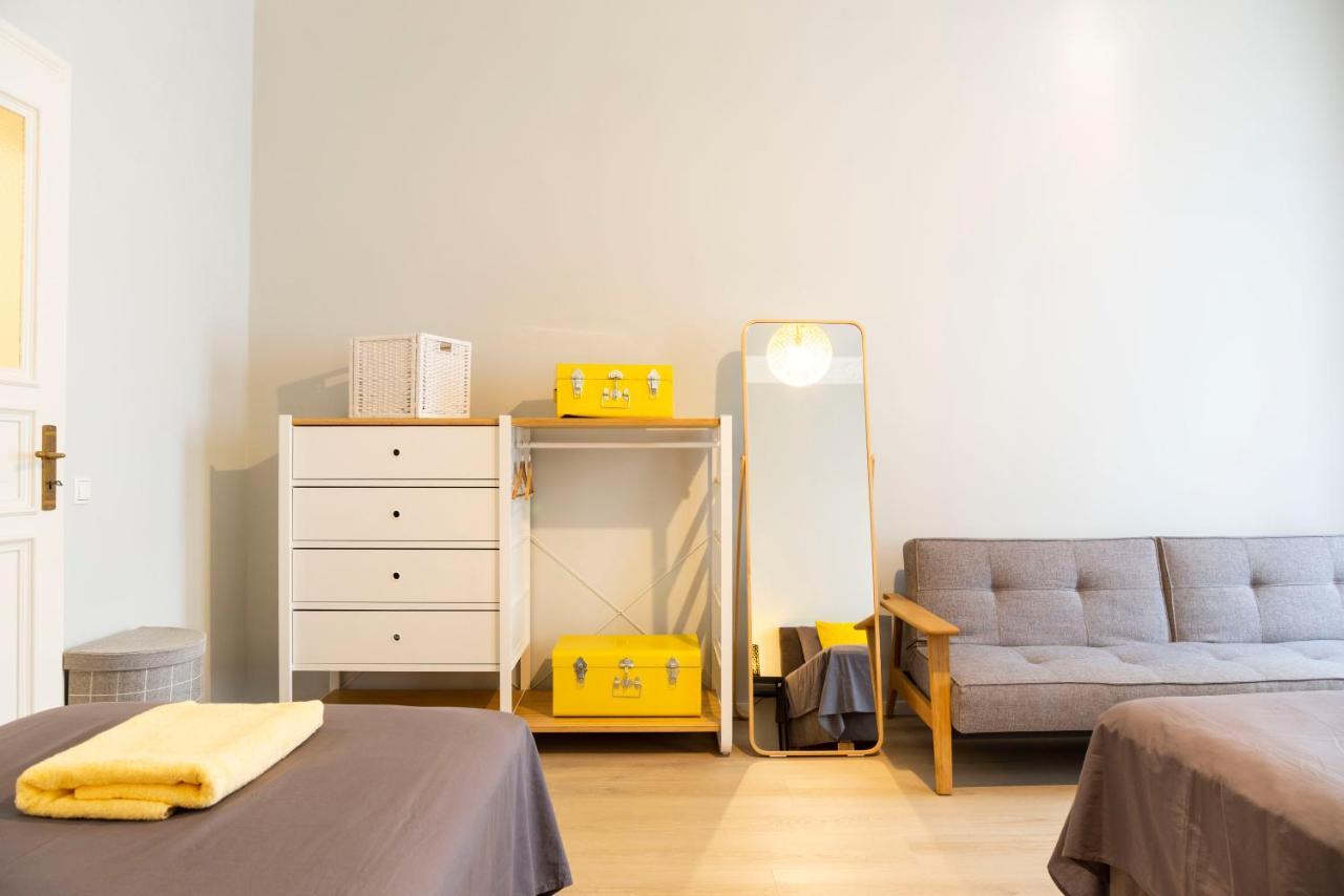 Apartment 2br 2bthrms High Ceilings Brick Walls Style Apartm Berlin